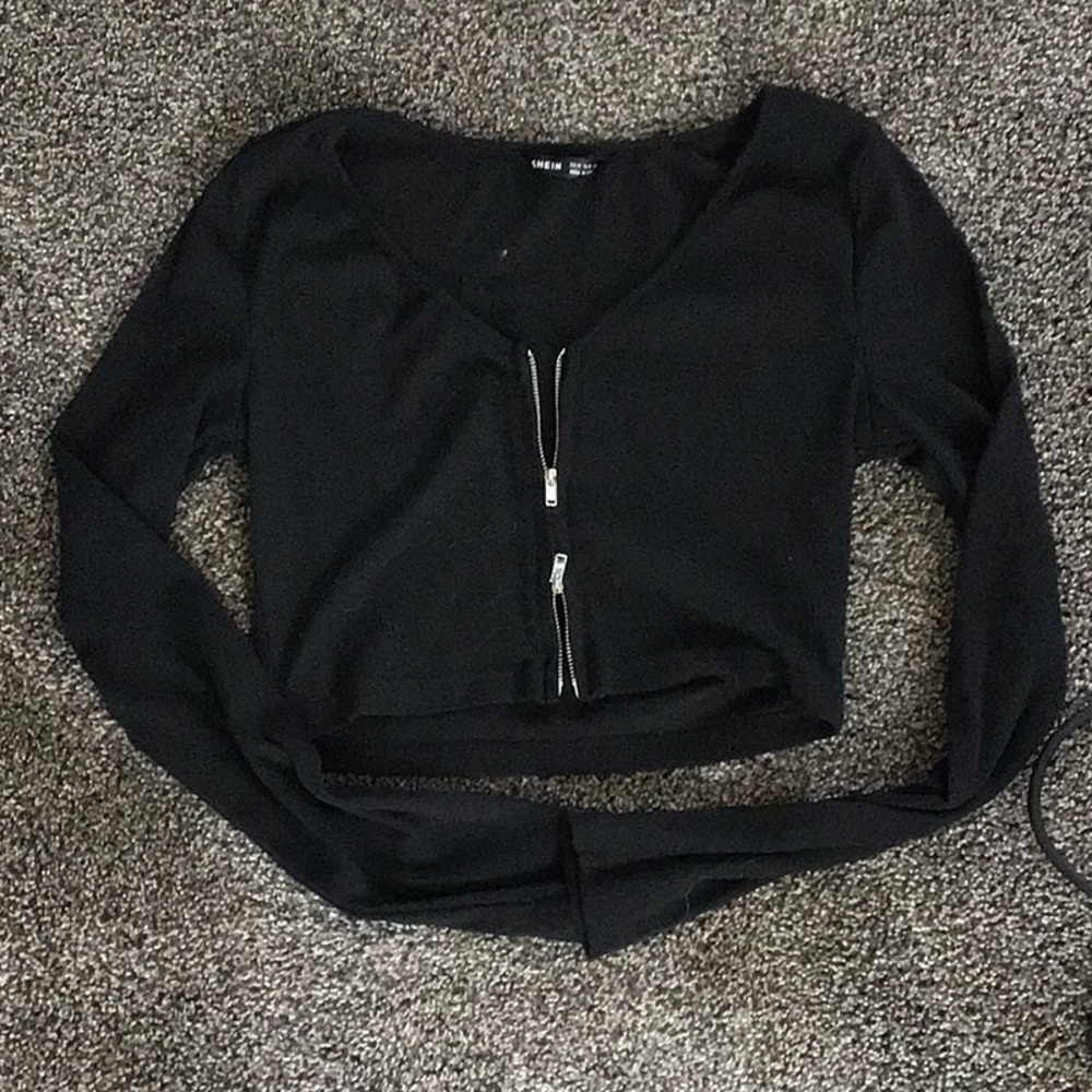 Black cropped long sleeve w moveable zippers
